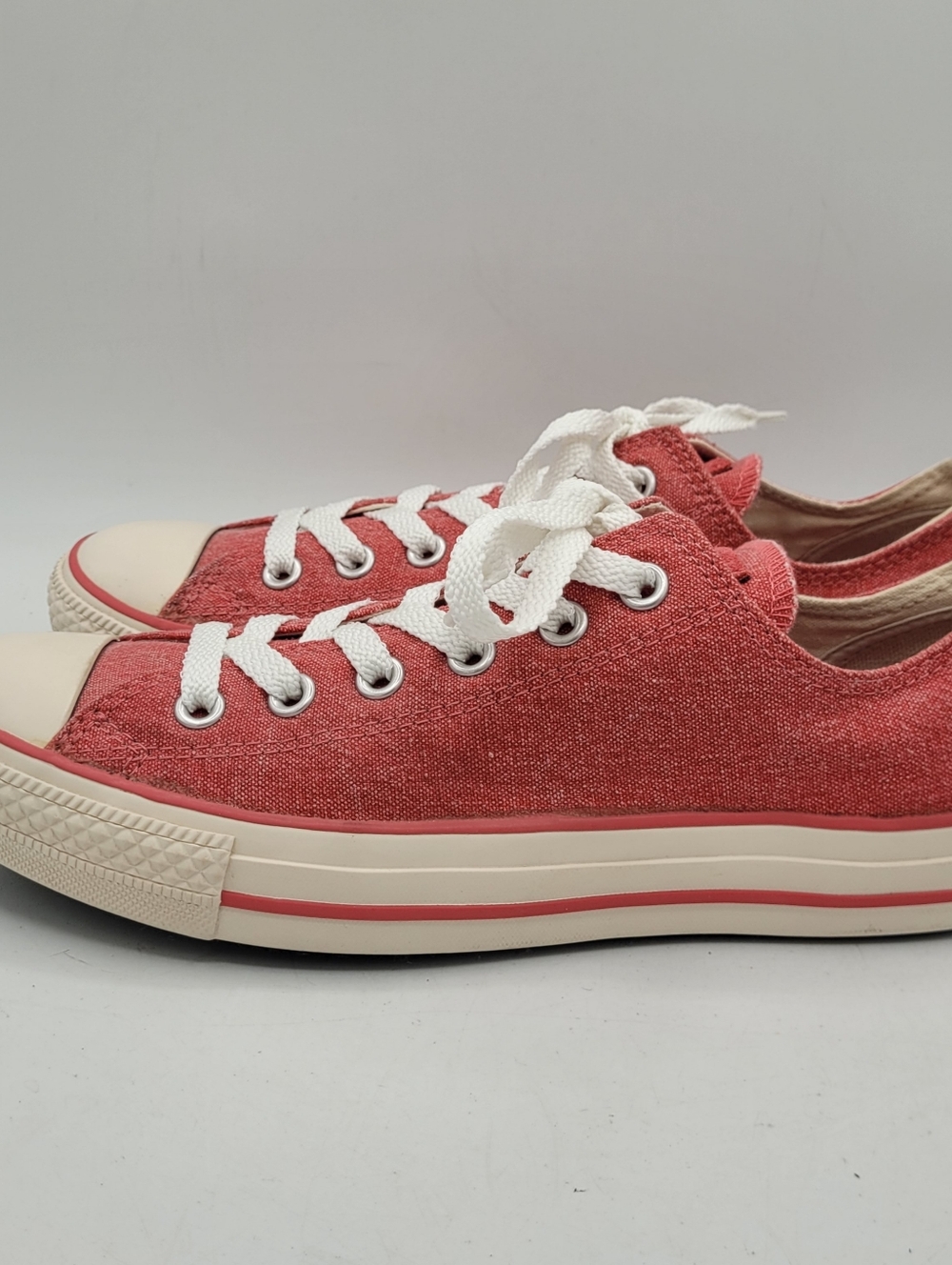 Converse Size 7 In Mens 9 In Womens - Picture 15 of 16
